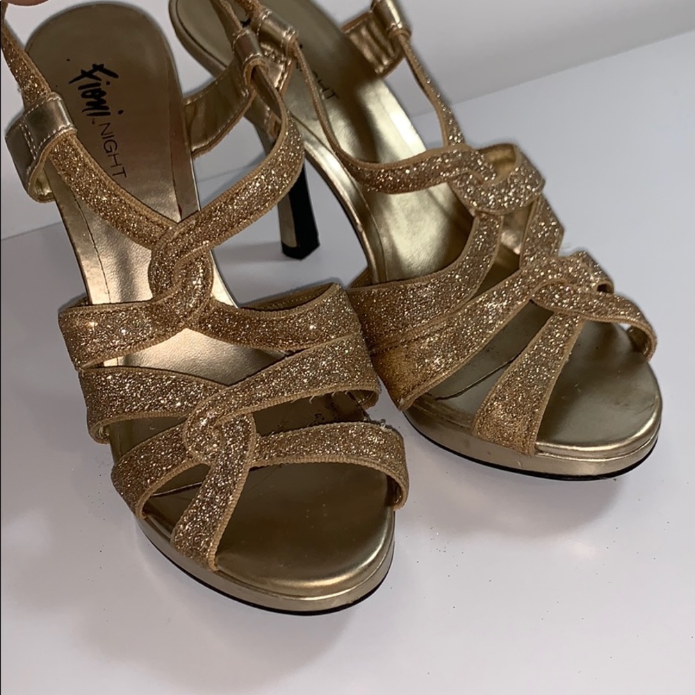 Gold shiny heels